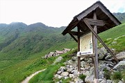 100 Alle Baite dei Fontanini (1861 m) e siamo ormai alla Baita del Camoscio 